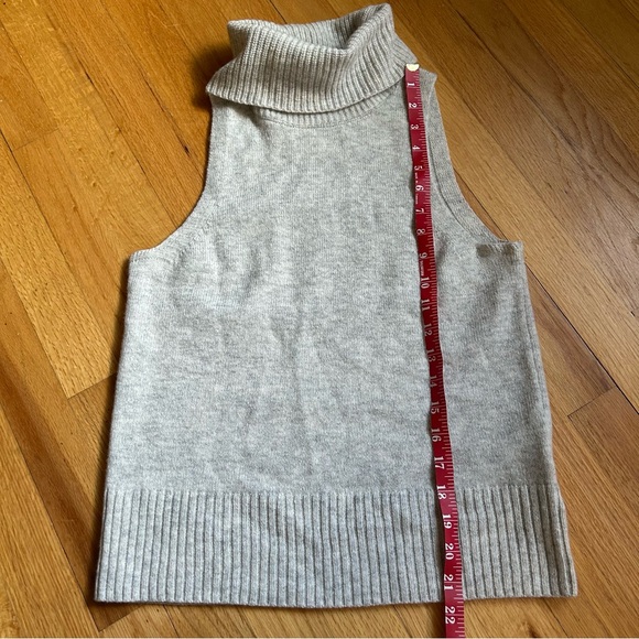 Madewell Hallowell Turtleneck Sweater Tank Small
NWT - Picture 5 of 8